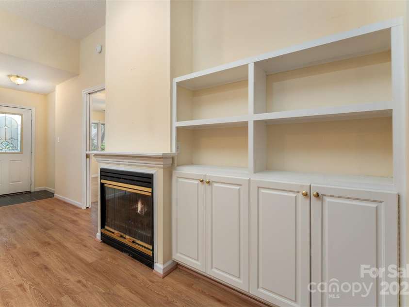 7 Silver Place, Black Mountain, NC 28711.  MLS# CAR4288938, YatesRealty ID 16627. 