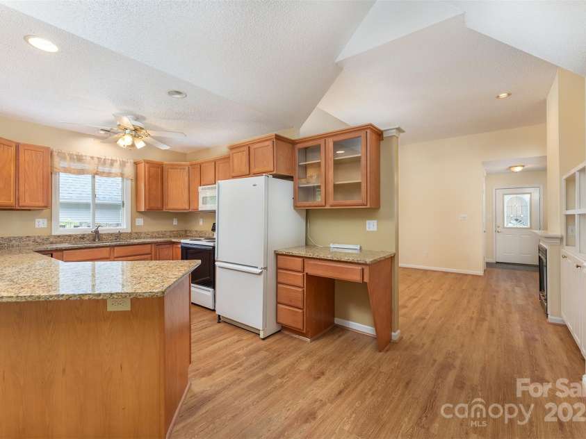 7 Silver Place, Black Mountain, NC 28711.  MLS# CAR4288938, YatesRealty ID 16627. 