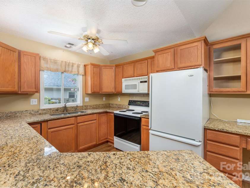 7 Silver Place, Black Mountain, NC 28711.  MLS# CAR4288938, YatesRealty ID 16627. 