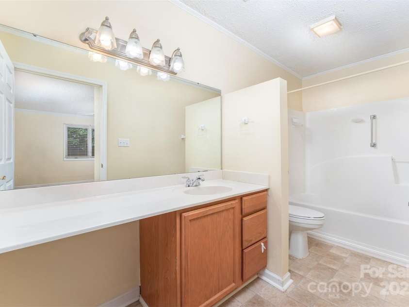 7 Silver Place, Black Mountain, NC 28711.  MLS# CAR4288938, YatesRealty ID 16627. 