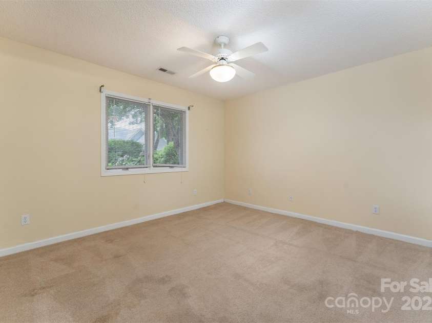 7 Silver Place, Black Mountain, NC 28711.  MLS# CAR4288938, YatesRealty ID 16627. 