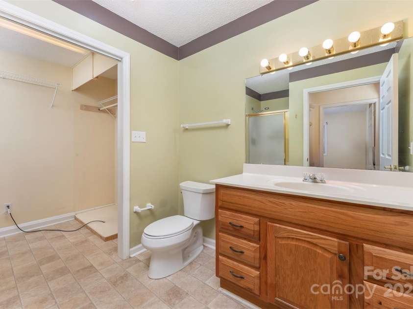 7 Silver Place, Black Mountain, NC 28711.  MLS# CAR4288938, YatesRealty ID 16627. 
