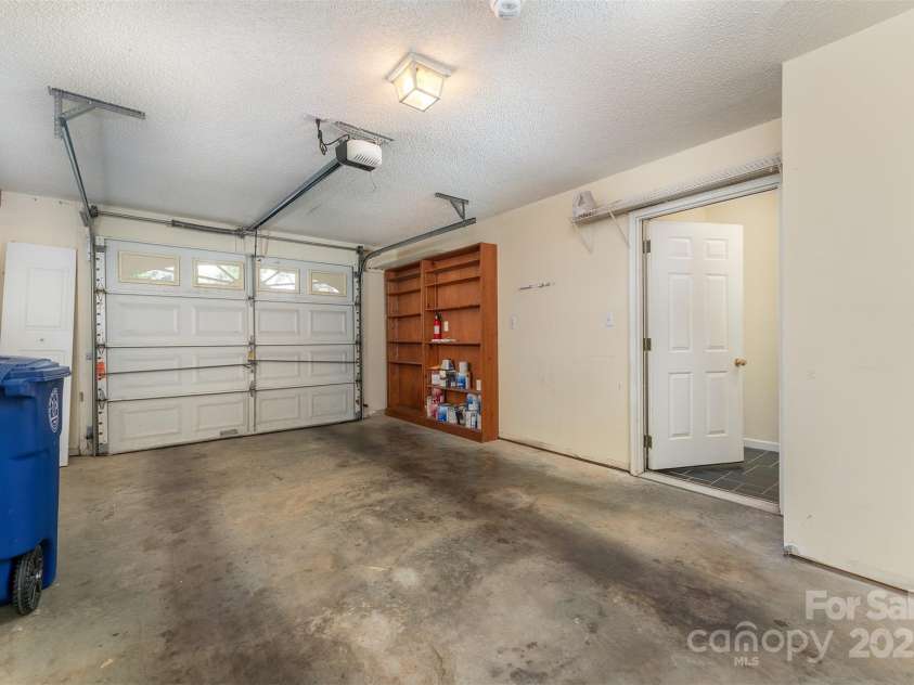 7 Silver Place, Black Mountain, NC 28711.  MLS# CAR4288938, YatesRealty ID 16627. 