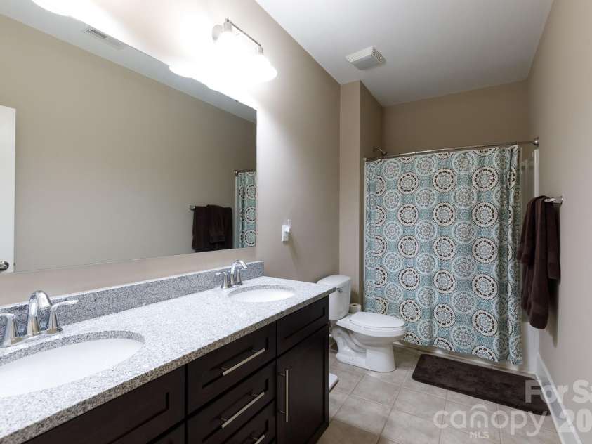 2172 Bluebell Way, Tega Cay, SC 29708.  MLS# CAR4354696, YatesRealty ID 16628. Full bath #2