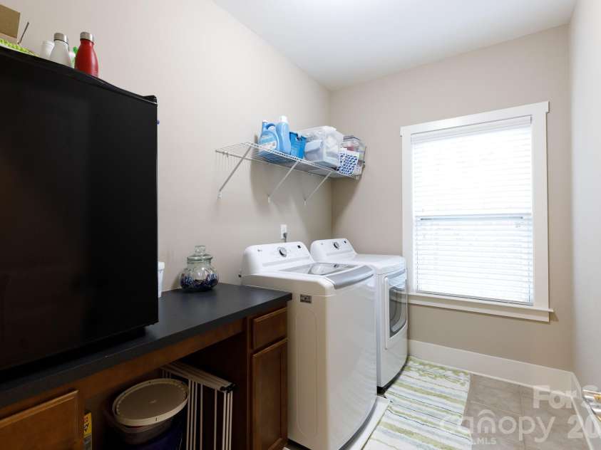 2172 Bluebell Way, Tega Cay, SC 29708.  MLS# CAR4354696, YatesRealty ID 16628. Laundry room