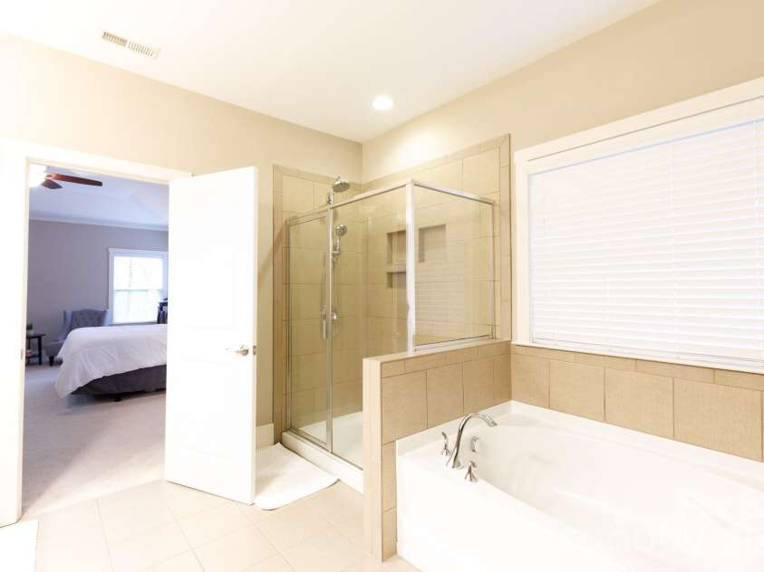 2172 Bluebell Way, Tega Cay, SC 29708.  MLS# CAR4354696, YatesRealty ID 16628. Primary bath