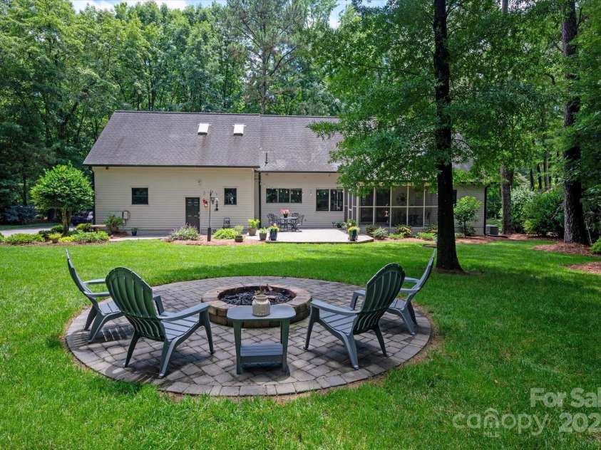 516 Amanda Drive, Weddington, NC 28104.  MLS# CAR4262831, YatesRealty ID 16628. 