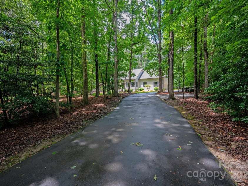 516 Amanda Drive, Weddington, NC 28104.  MLS# CAR4262831, YatesRealty ID 16628. 