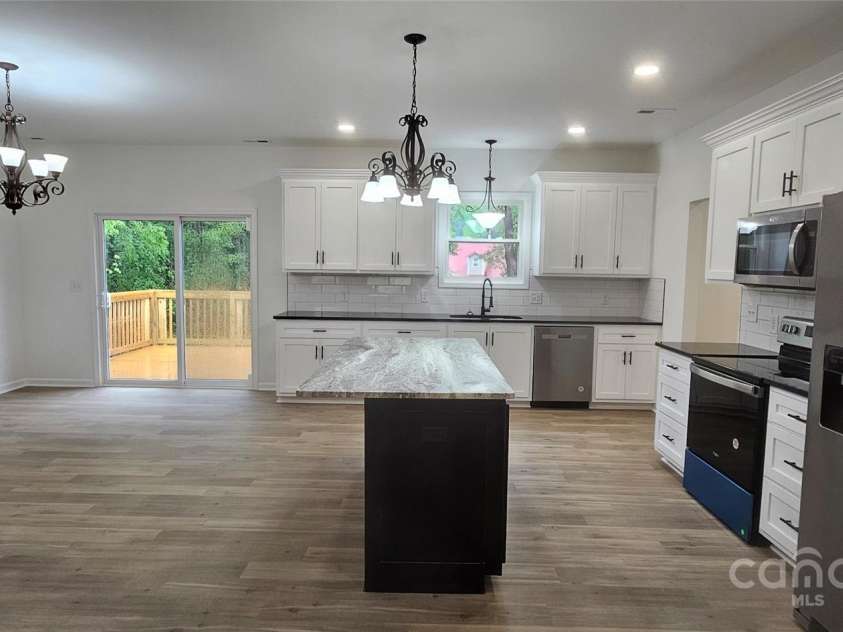 536 Robinhood Road, Maiden, NC 28650.  MLS# CAR4198917, YatesRealty ID 16629. 