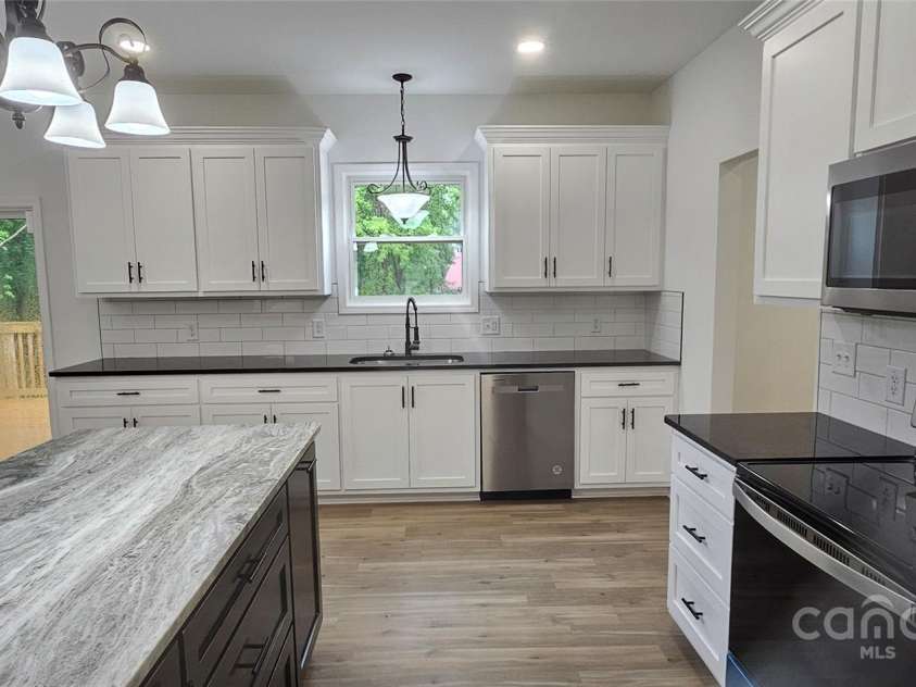 536 Robinhood Road, Maiden, NC 28650.  MLS# CAR4198917, YatesRealty ID 16629. 