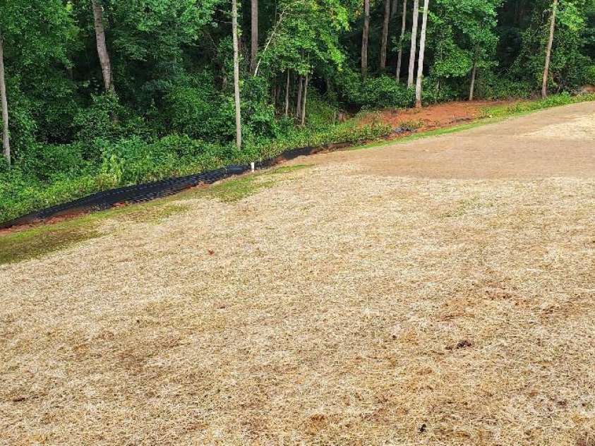 536 Robinhood Road, Maiden, NC 28650.  MLS# CAR4198917, YatesRealty ID 16629. 