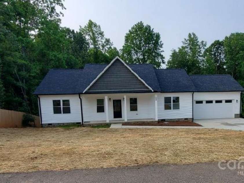 536 Robinhood Road, Maiden, NC 28650.  MLS# CAR4198917, YatesRealty ID 16629. 