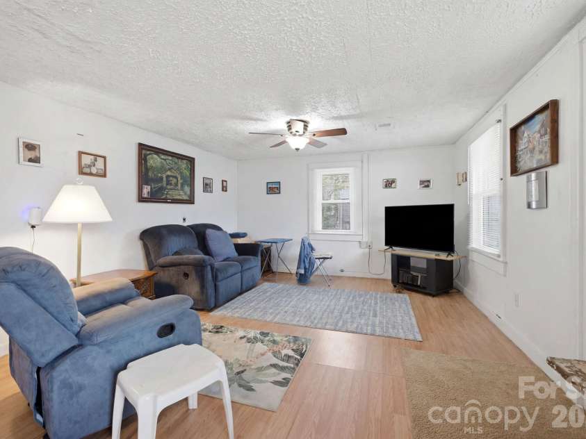3948 Main Avenue Drive, Hickory, NC 28601.  MLS# CAR4397818, YatesRealty ID 1663. 