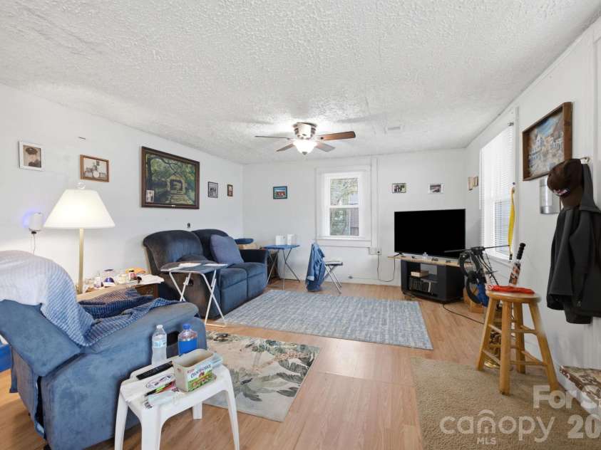3948 Main Avenue Drive, Hickory, NC 28601.  MLS# CAR4397818, YatesRealty ID 1663. 