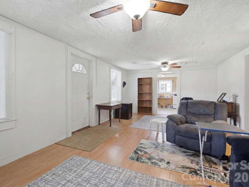 3948 Main Avenue Drive, Hickory, NC 28601.  MLS# CAR4397818, YatesRealty ID 1663. 