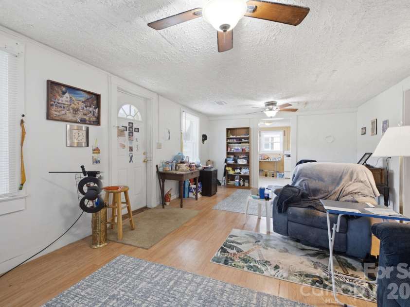 3948 Main Avenue Drive, Hickory, NC 28601.  MLS# CAR4397818, YatesRealty ID 1663. 