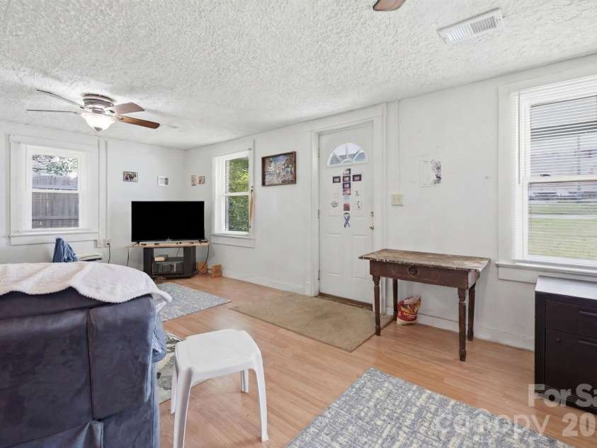 3948 Main Avenue Drive, Hickory, NC 28601.  MLS# CAR4397818, YatesRealty ID 1663. 