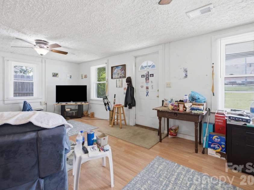 3948 Main Avenue Drive, Hickory, NC 28601.  MLS# CAR4397818, YatesRealty ID 1663. 