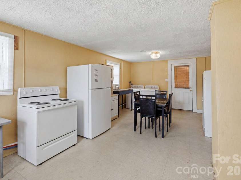3948 Main Avenue Drive, Hickory, NC 28601.  MLS# CAR4397818, YatesRealty ID 1663. 