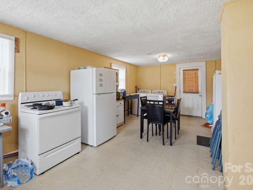 3948 Main Avenue Drive, Hickory, NC 28601.  MLS# CAR4397818, YatesRealty ID 1663. 