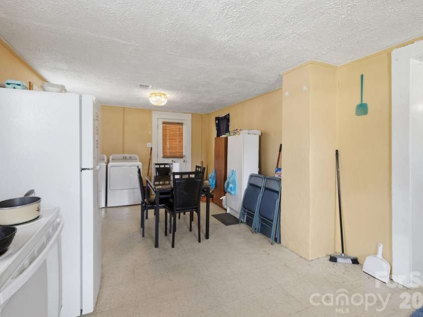 3948 Main Avenue Drive, Hickory, NC 28601.  MLS# CAR4397818, YatesRealty ID 1663. 
