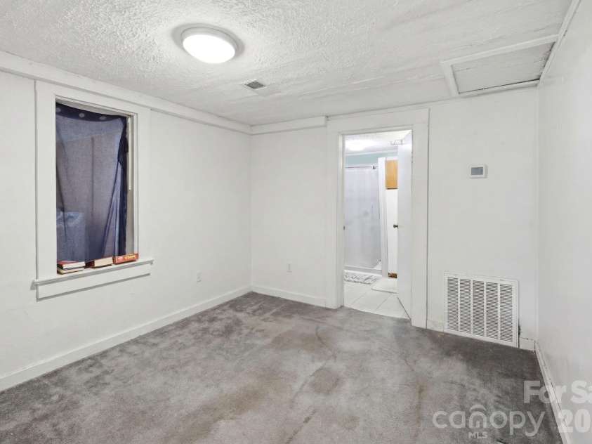 3948 Main Avenue Drive, Hickory, NC 28601.  MLS# CAR4397818, YatesRealty ID 1663. 