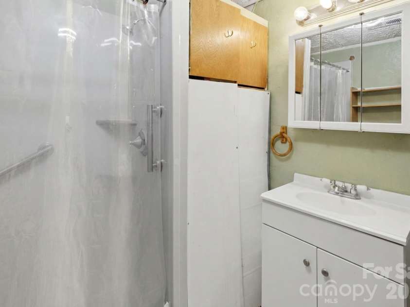 3948 Main Avenue Drive, Hickory, NC 28601.  MLS# CAR4397818, YatesRealty ID 1663. 