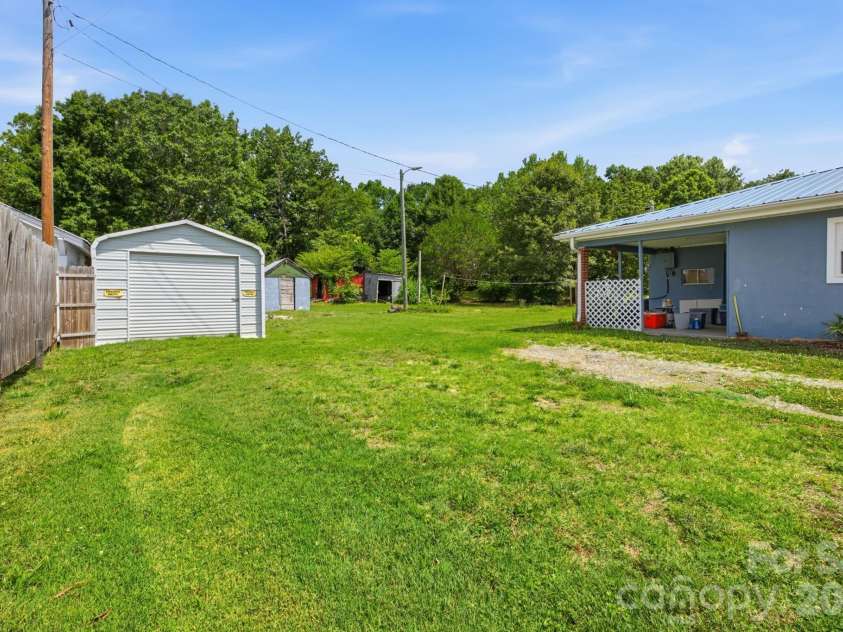 3948 Main Avenue Drive, Hickory, NC 28601.  MLS# CAR4397818, YatesRealty ID 1663. 