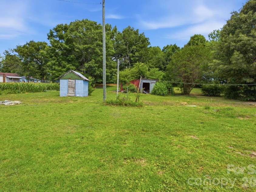 3948 Main Avenue Drive, Hickory, NC 28601.  MLS# CAR4397818, YatesRealty ID 1663. 