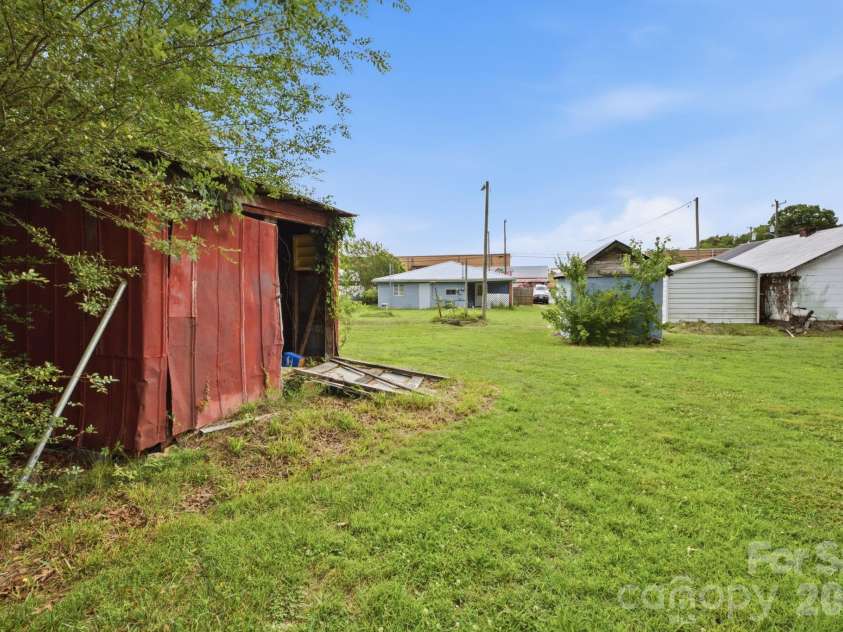 3948 Main Avenue Drive, Hickory, NC 28601.  MLS# CAR4397818, YatesRealty ID 1663. 