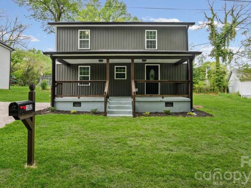 102 Carolina Avenue, Bessemer City, NC 28016.  MLS# CAR4366712, YatesRealty ID 16630. 