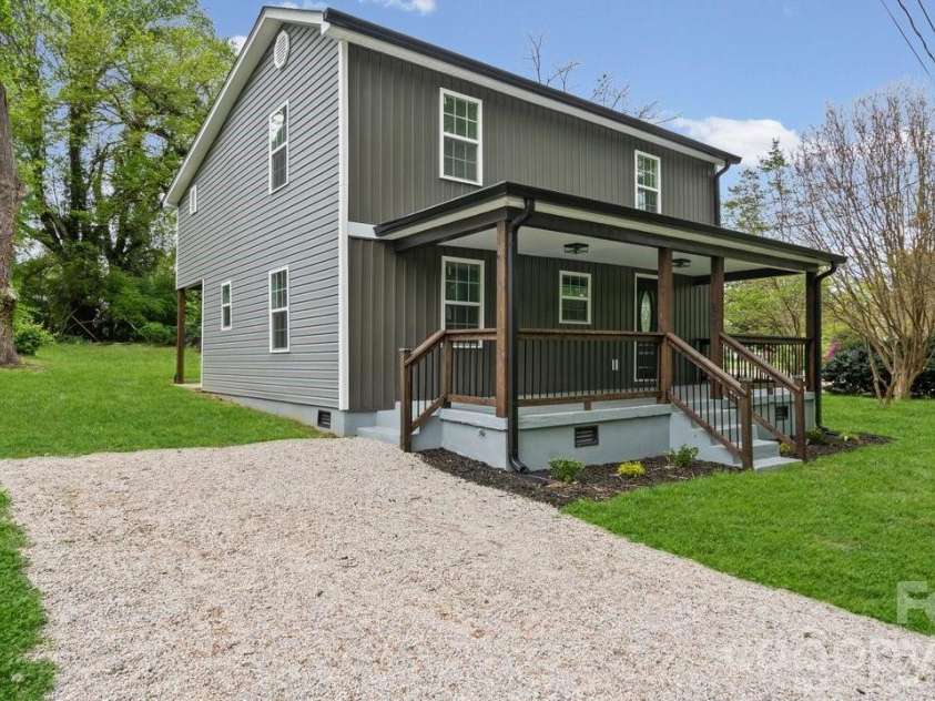 102 Carolina Avenue, Bessemer City, NC 28016.  MLS# CAR4366712, YatesRealty ID 16630. 