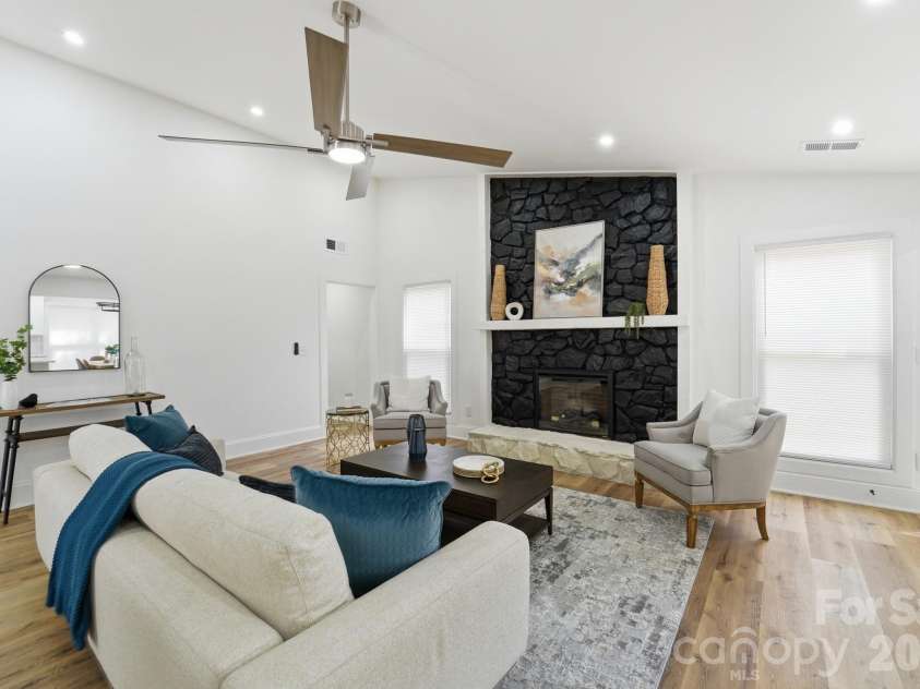 4706 Cricklewood Lane, Charlotte, NC 28212.  MLS# CAR4373914, YatesRealty ID 16631. 