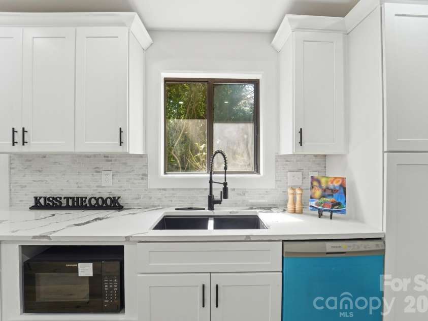 4706 Cricklewood Lane, Charlotte, NC 28212.  MLS# CAR4373914, YatesRealty ID 16631. 
