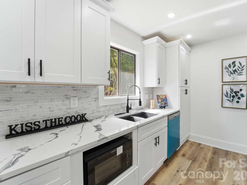 4706 Cricklewood Lane, Charlotte, NC 28212.  MLS# CAR4373914, YatesRealty ID 16631. 