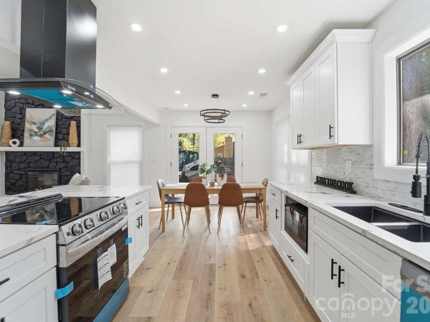 4706 Cricklewood Lane, Charlotte, NC 28212.  MLS# CAR4373914, YatesRealty ID 16631. 