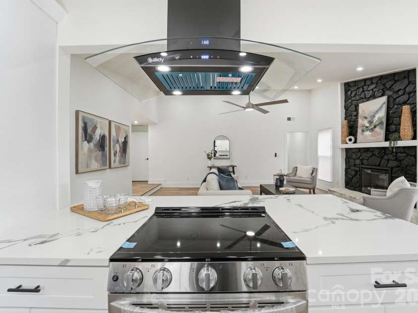 4706 Cricklewood Lane, Charlotte, NC 28212.  MLS# CAR4373914, YatesRealty ID 16631. 