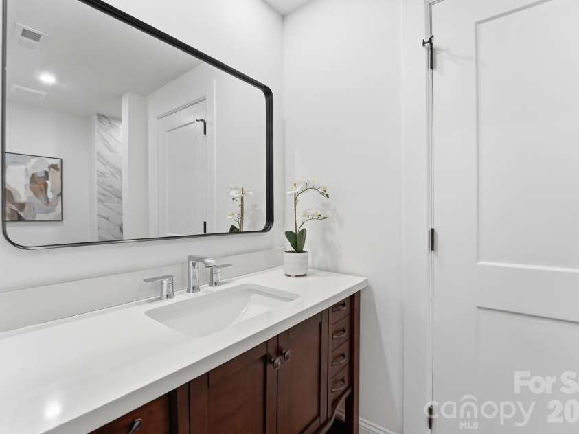 4706 Cricklewood Lane, Charlotte, NC 28212.  MLS# CAR4373914, YatesRealty ID 16631. 