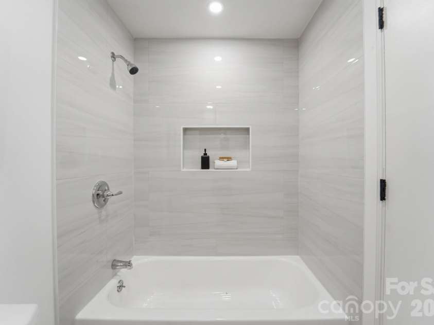 4706 Cricklewood Lane, Charlotte, NC 28212.  MLS# CAR4373914, YatesRealty ID 16631. 