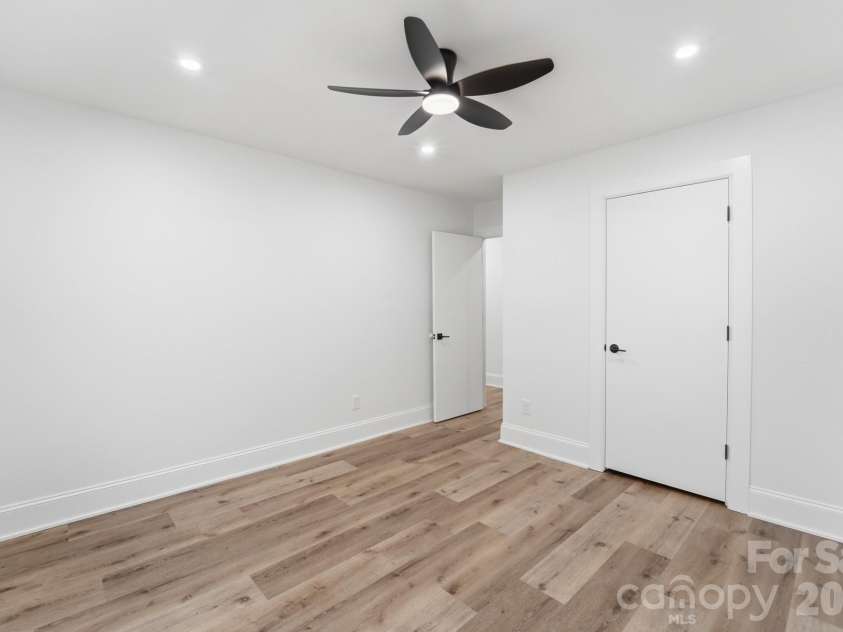 4706 Cricklewood Lane, Charlotte, NC 28212.  MLS# CAR4373914, YatesRealty ID 16631. 