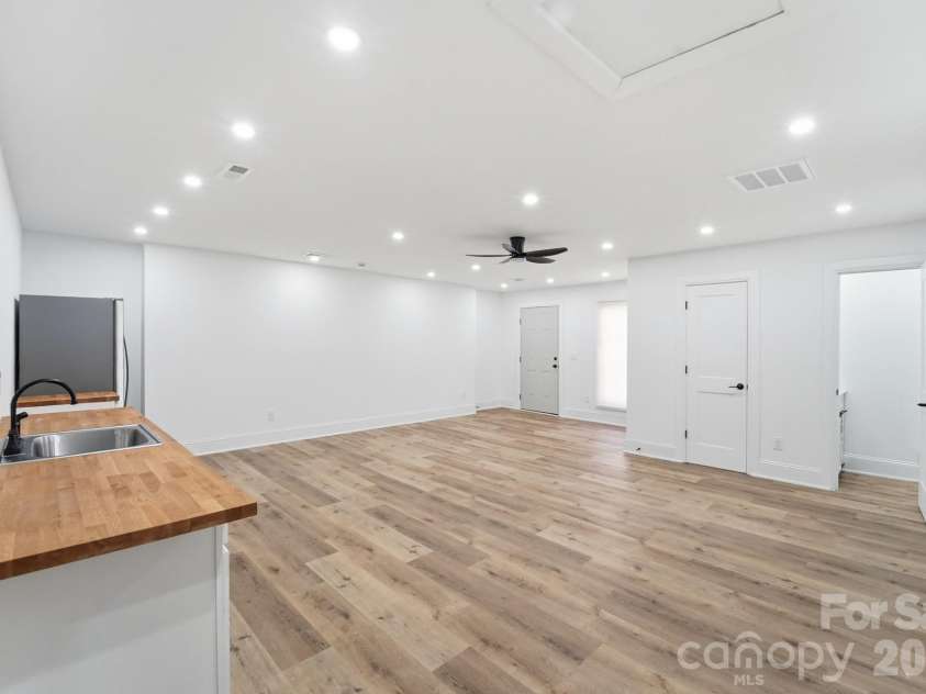 4706 Cricklewood Lane, Charlotte, NC 28212.  MLS# CAR4373914, YatesRealty ID 16631. 