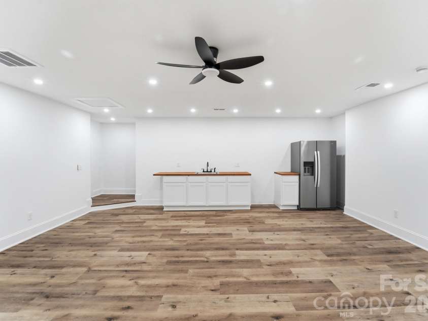 4706 Cricklewood Lane, Charlotte, NC 28212.  MLS# CAR4373914, YatesRealty ID 16631. 