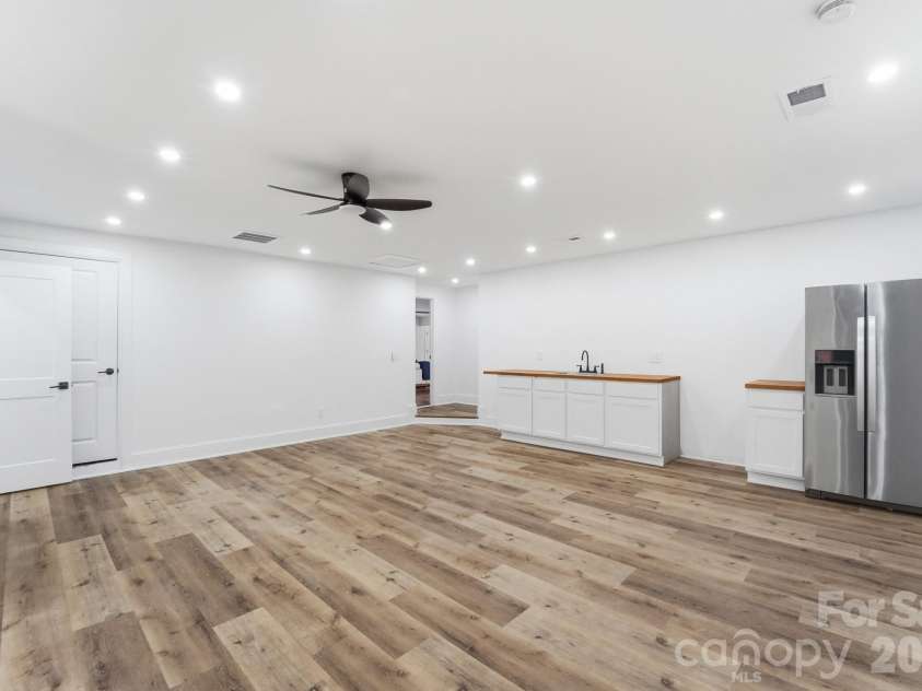 4706 Cricklewood Lane, Charlotte, NC 28212.  MLS# CAR4373914, YatesRealty ID 16631. 