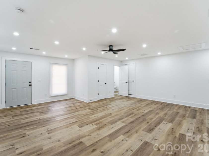 4706 Cricklewood Lane, Charlotte, NC 28212.  MLS# CAR4373914, YatesRealty ID 16631. 