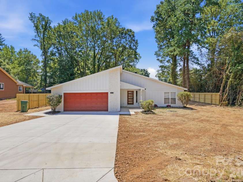 4706 Cricklewood Lane, Charlotte, NC 28212.  MLS# CAR4373914, YatesRealty ID 16631. 