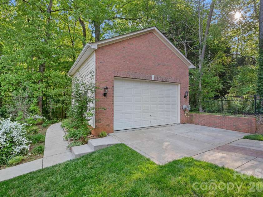 6111 Savannah Grace Lane, Huntersville, NC 28078.  MLS# CAR4369368, YatesRealty ID 16632. 