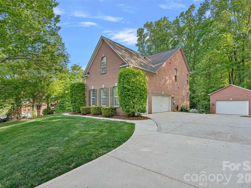 6111 Savannah Grace Lane, Huntersville, NC 28078.  MLS# CAR4369368, YatesRealty ID 16632. 