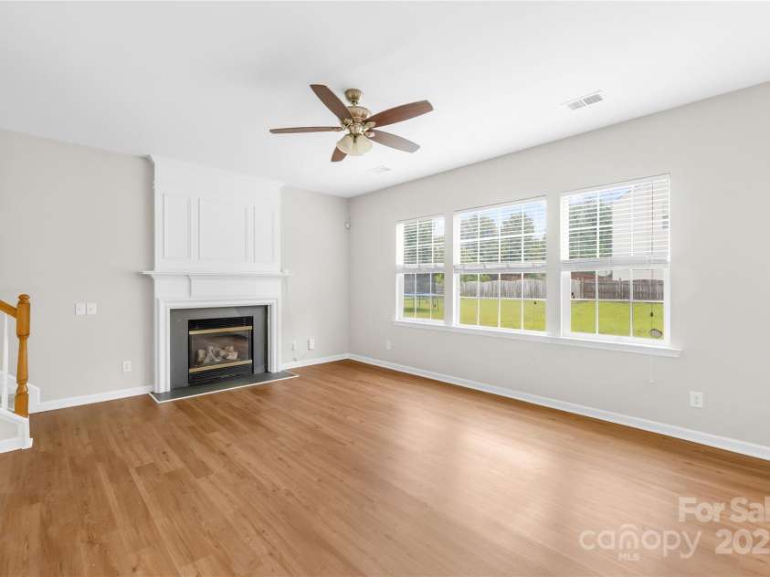 2802 Azalea Hills Drive, Charlotte, NC 28262.  MLS# CAR4257727, YatesRealty ID 16635. 