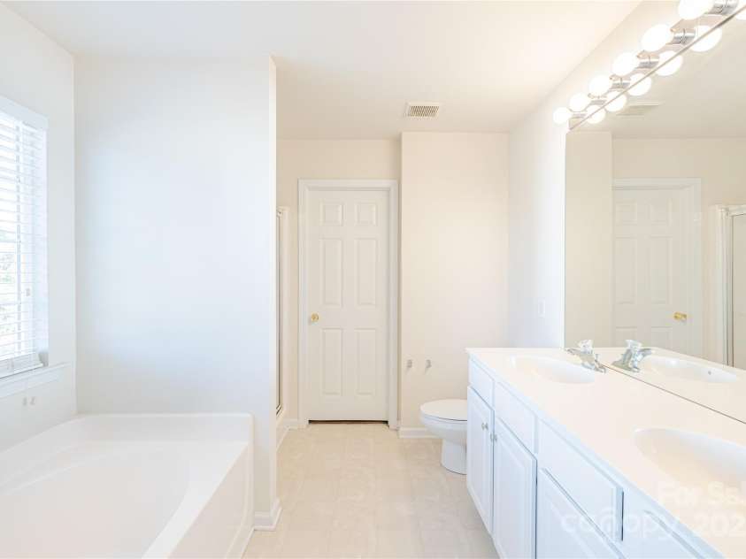 2802 Azalea Hills Drive, Charlotte, NC 28262.  MLS# CAR4257727, YatesRealty ID 16635. 