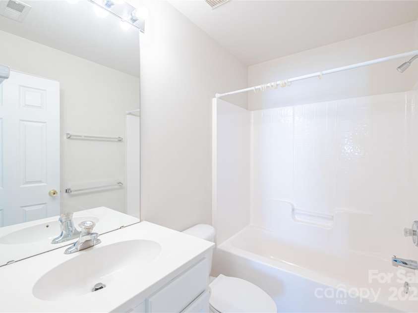 2802 Azalea Hills Drive, Charlotte, NC 28262.  MLS# CAR4257727, YatesRealty ID 16635. 